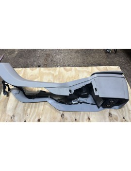 2019 VOLVO V40 SOĞUTMALI TORPİDO ORTA KONSOL