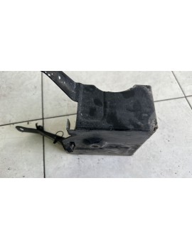 31290752 VOLVO V40 YARDIMCI AKÜ BRAKETİ