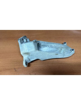 31370633 2019 VOLVO V40 AKİS BRAKETİ