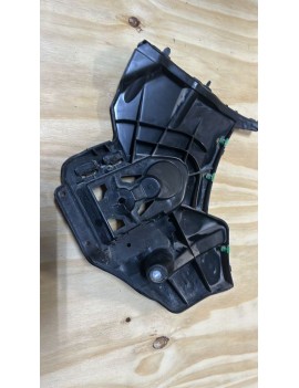 31395103 2019 VOLVO V40 SOL ARKA TAMPON BRAKETİ