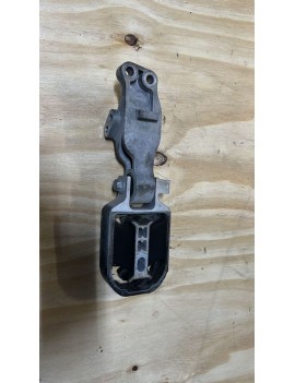 31430427 2019 VOLVO V40 MOTOR MONTAJ BRAKETİ
