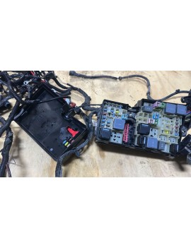 642348635 2019 VOLVO V40 1.5 BENZİNLİ SİGORTA KUTUSU TESİSAT